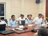 Plt. Kepala BKK Kelas I Ternate bersama Kepala Wilker Pelabuhan Ahmad Yani menghadiri Rakor Penyelenggaraan Angkutan Laut Nataru 2025/2026.